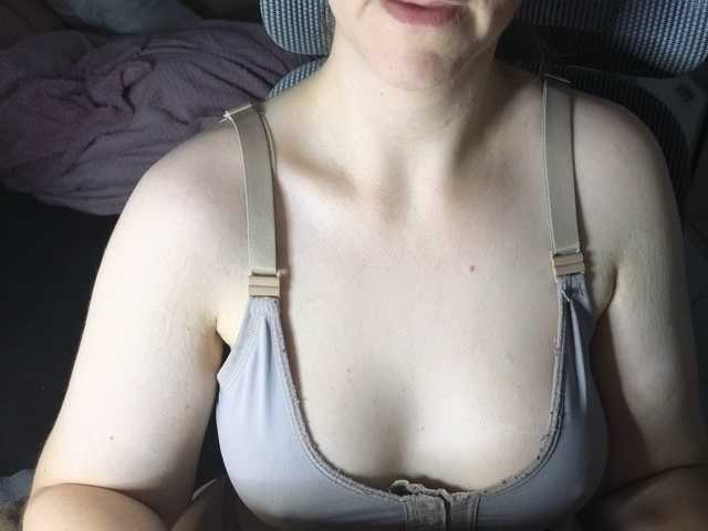 CreamyWoman's BongaCams show and profile