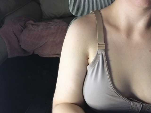 CreamyWoman's BongaCams show and profile