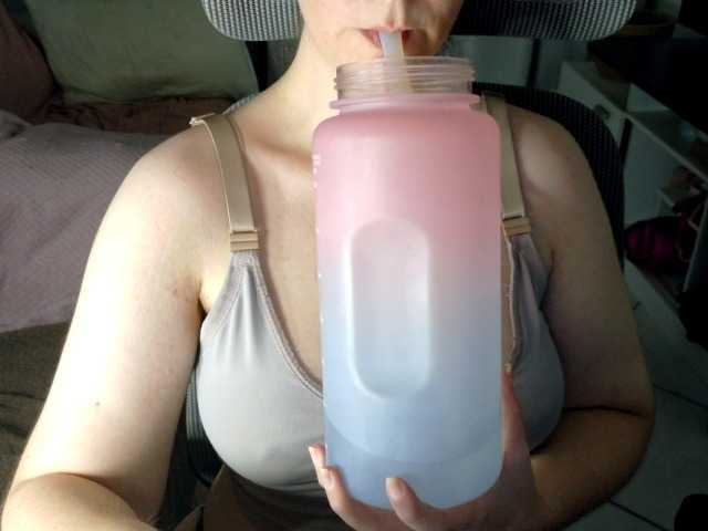 CreamyWoman's BongaCams show and profile