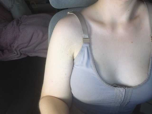 CreamyWoman's BongaCams show and profile