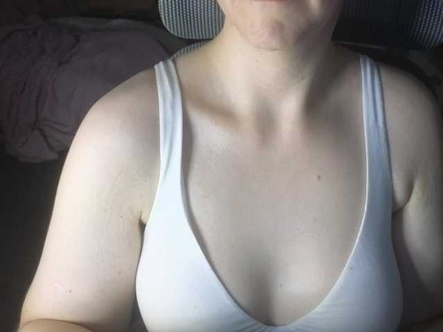 CreamyWoman's BongaCams show and profile