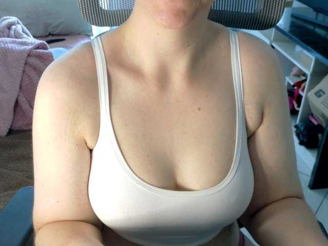 le modèle PassionateMommy est en webcam porno dans un show sur le site bongacams, il possède les tags suivants: White/Caucasian,Redhead,Shaved