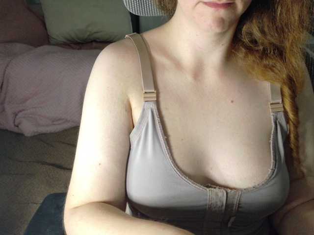 CreamyWoman's BongaCams show and profile