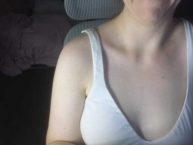 CreamyWoman's BongaCams show and profile