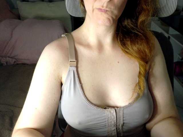 CreamyWoman's BongaCams show and profile