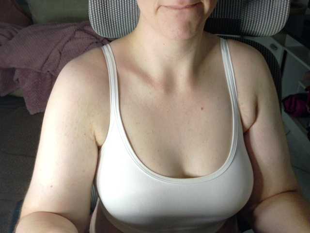 CreamyWoman's BongaCams show and profile