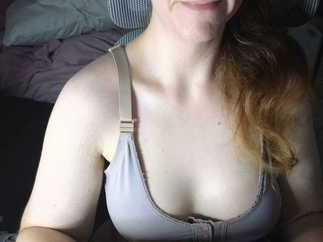 CreamyWoman's BongaCams show and profile