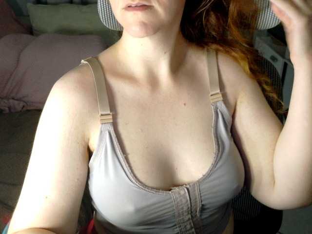 CreamyWoman's BongaCams show and profile