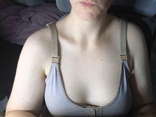 CreamyWoman's BongaCams show and profile