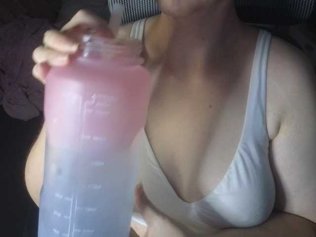 CreamyWoman's BongaCams show and profile