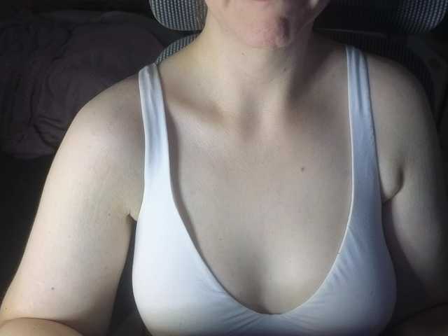 CreamyWoman's BongaCams show and profile