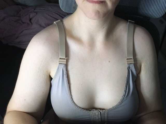 CreamyWoman's BongaCams show and profile