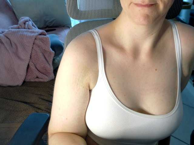 le modèle PassionateMommy est en webcam porno dans un show sur le site bongacams, il possède les tags suivants: White/Caucasian,Redhead,Shaved