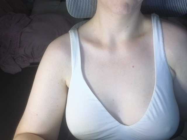 CreamyWoman's BongaCams show and profile