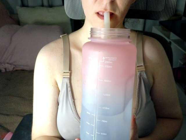 CreamyWoman's BongaCams show and profile