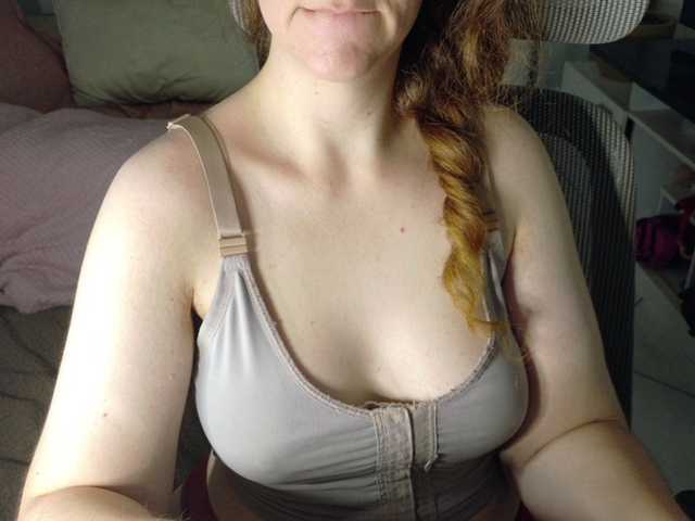 CreamyWoman's BongaCams show and profile