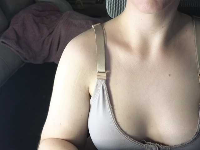 CreamyWoman's BongaCams show and profile