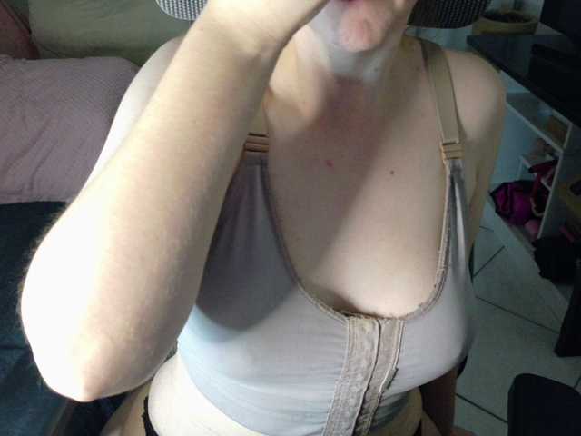 CreamyWoman's BongaCams show and profile