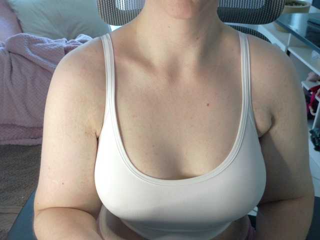 CreamyWoman's BongaCams show and profile