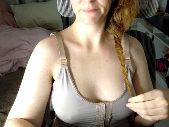 CreamyWoman's BongaCams show and profile