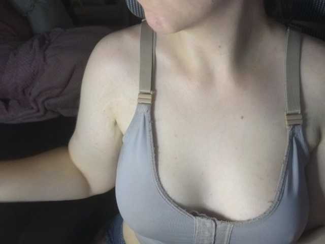 CreamyWoman's BongaCams show and profile