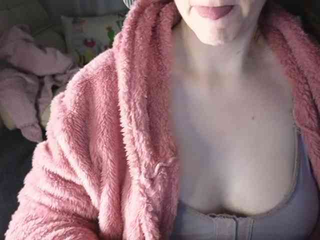 PassionateMommy webcam