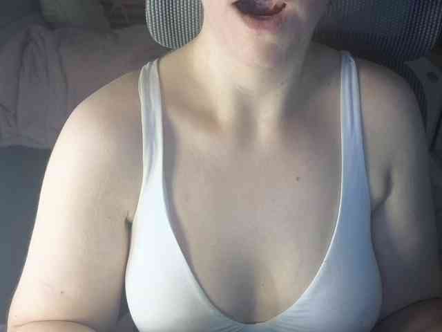 PassionateMommy webcam