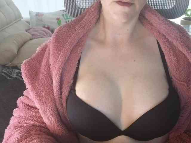 PassionateMommy webcam