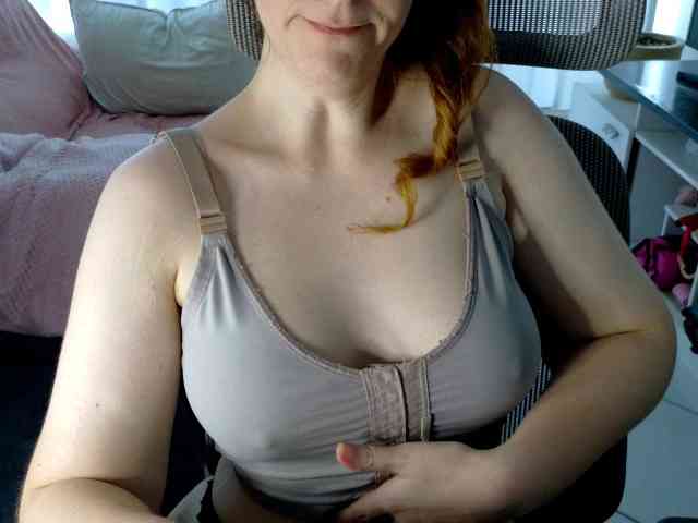 PassionateMommy webcam