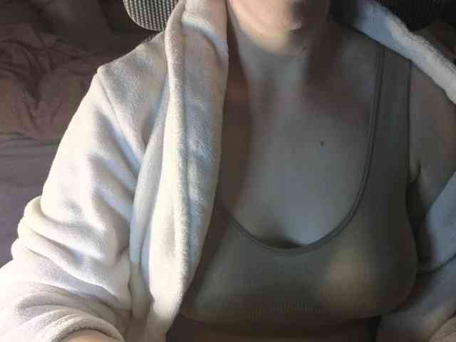 PassionateMommy webcam