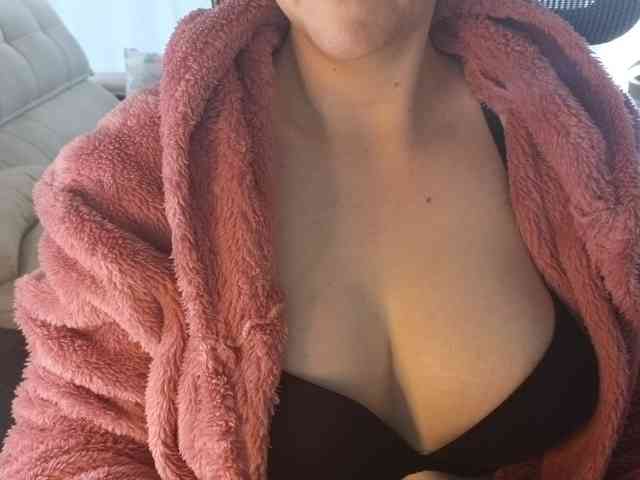 PassionateMommy webcam