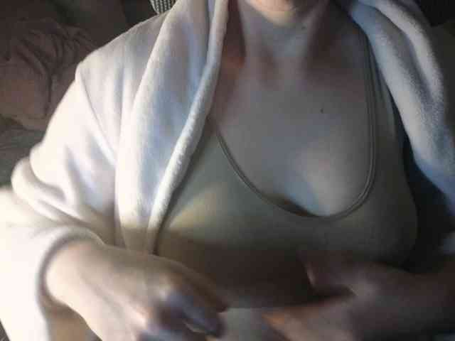 PassionateMommy webcam