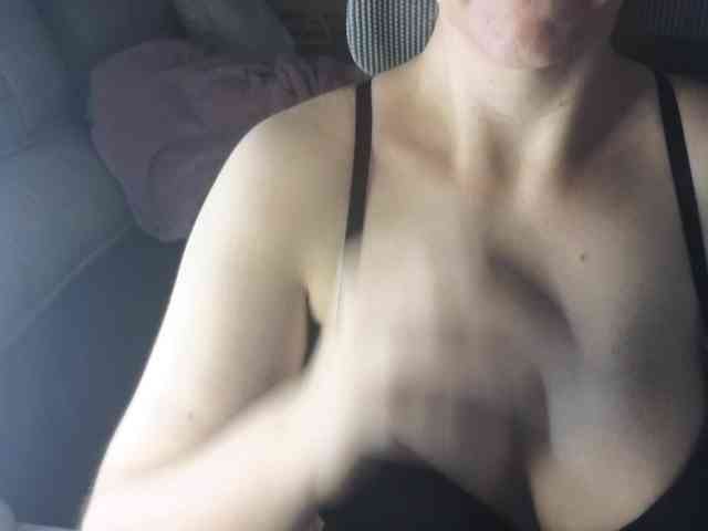 PassionateMommy webcam