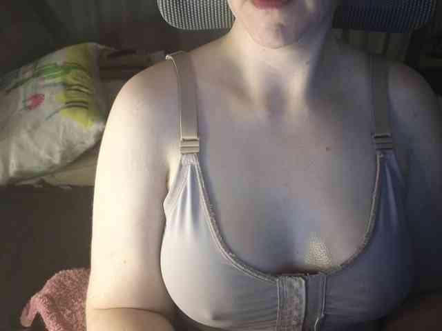 PassionateMommy webcam