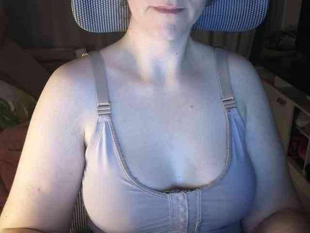 PassionateMommy webcam