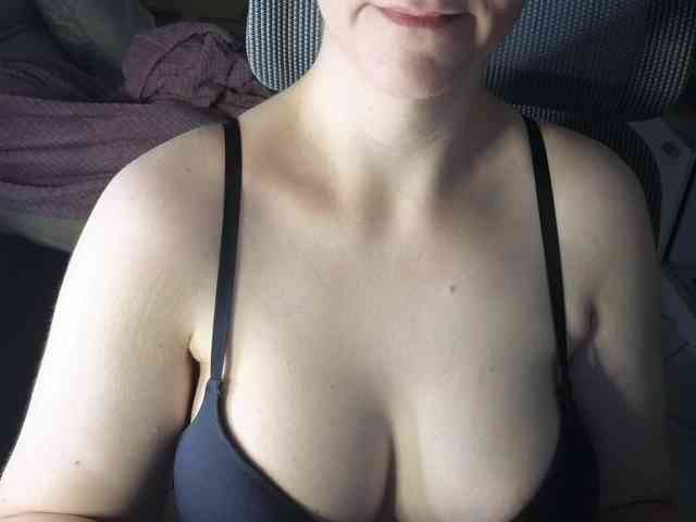 PassionateMommy webcam