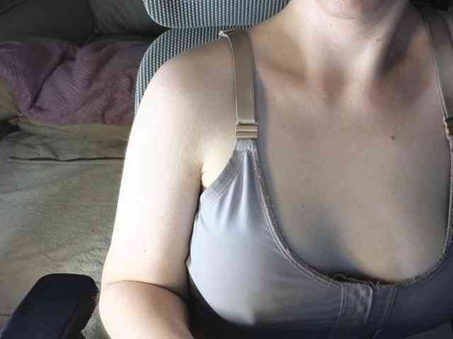 PassionateMommy webcam