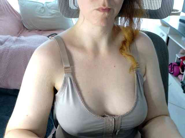 PassionateMommy webcam