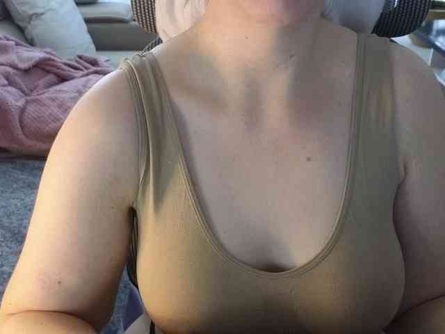 PassionateMommy webcam