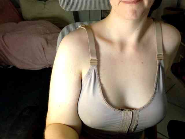 PassionateMommy webcam