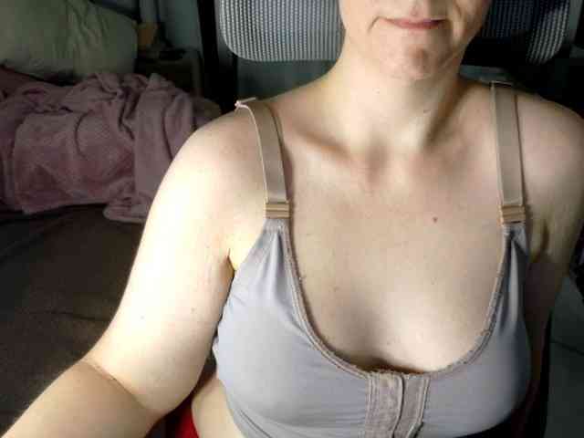 CreamyWoman Live Webcam on BongaCams