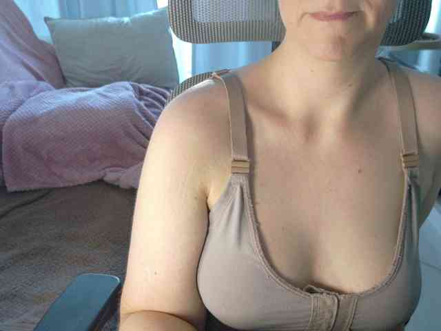 PassionateMommy webcam