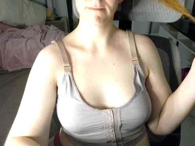 CreamyWoman Live Webcam on BongaCams