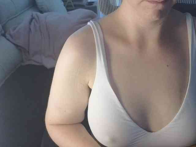 PassionateMommy webcam