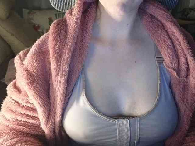 PassionateMommy webcam