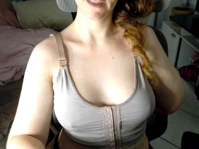 PassionateMommy webcam