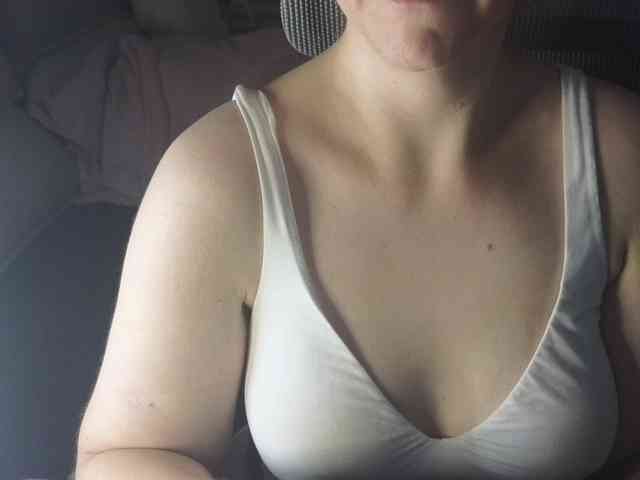 PassionateMommy webcam