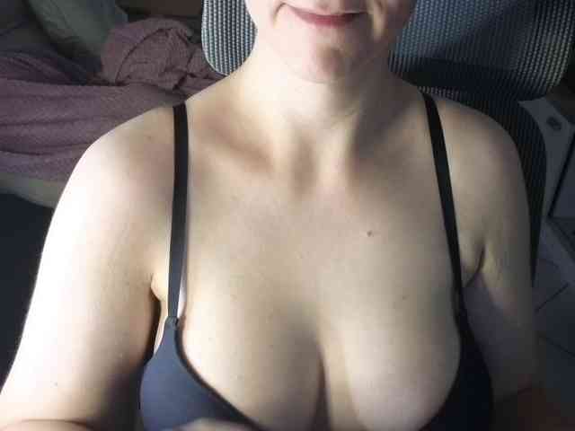 PassionateMommy webcam