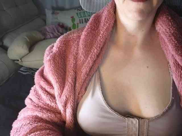 PassionateMommy webcam