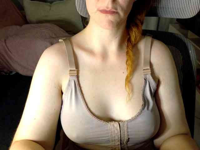 PassionateMommy webcam